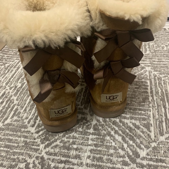 Ugg boots size 5 - Picture 1 of 4